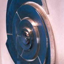 "Spirale", Holz, gefasst, Silber, blau bemalt
Durchmesser: 3,80 m
Standort: Stadthalle Weilheim, 1987