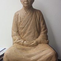 Portrait des Zen-Großmeisters Jing Hui aus China, in Ton modelliert.